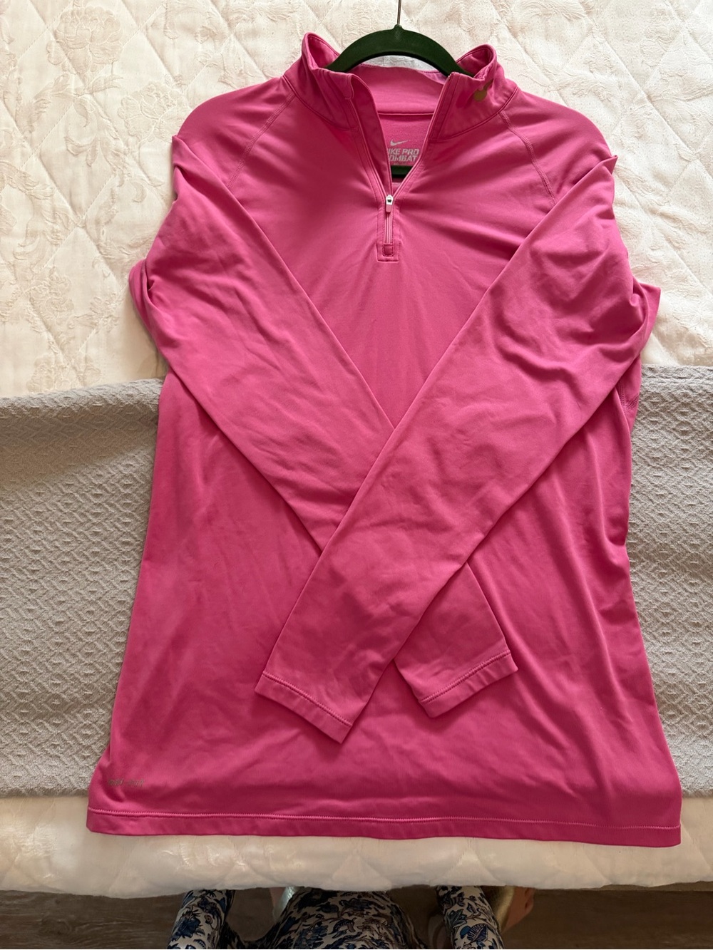 Nike women’s performance Hot Pink Long-Sleeve Quarter-Zip Performance Top sizeXL